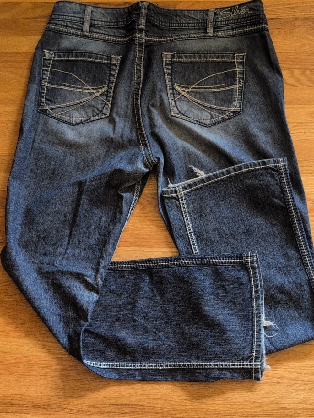 Silver Jeans Men's Dark Indigo Straight Jeans with Contrast Stitching